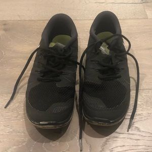 Black Nike Free 5.0 sneakers in size 6
